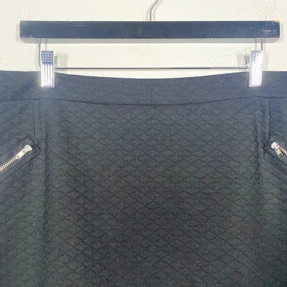 NEW! Maurices Quilted Mini Skirt Zipper Pocket Stretch Knit Black Basic - XL - Picture 2 of 5